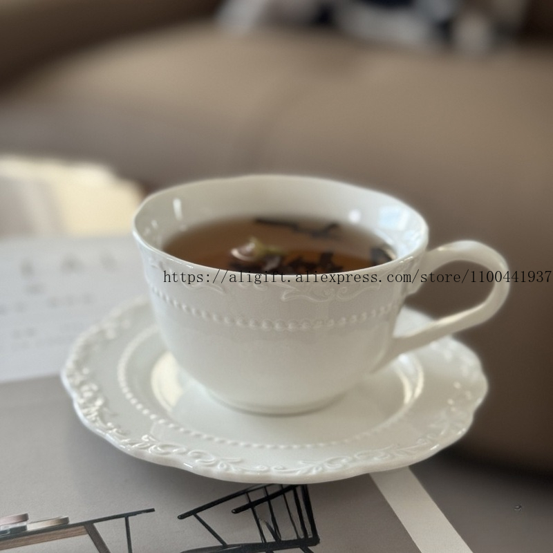 French Light Luxury Embossed F - Coffee Tea Games recension och pris