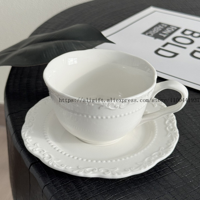 French Light Luxury Embossed F - Coffee Tea Games recension och pris