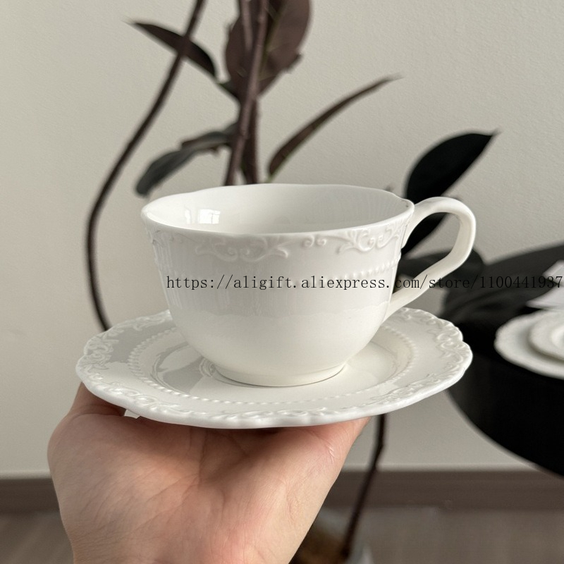 French Light Luxury Embossed F - Coffee Tea Games recension och pris
